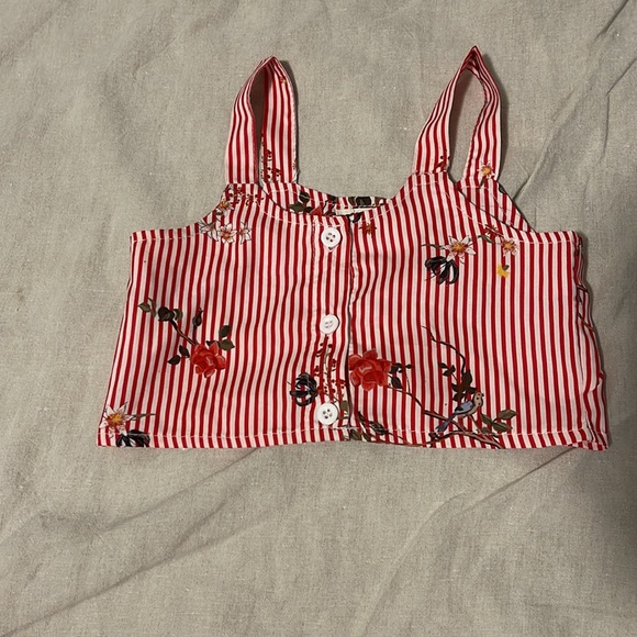 Cute red, floral summer outfit. Shorts and tank shirt. - Picture 2 of 4